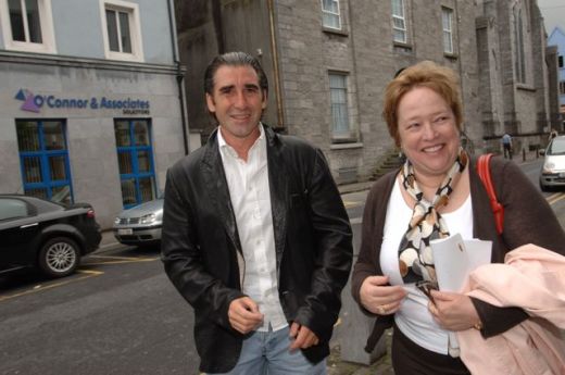 John Lynch & Kathy Bates walking around the streets of Galway